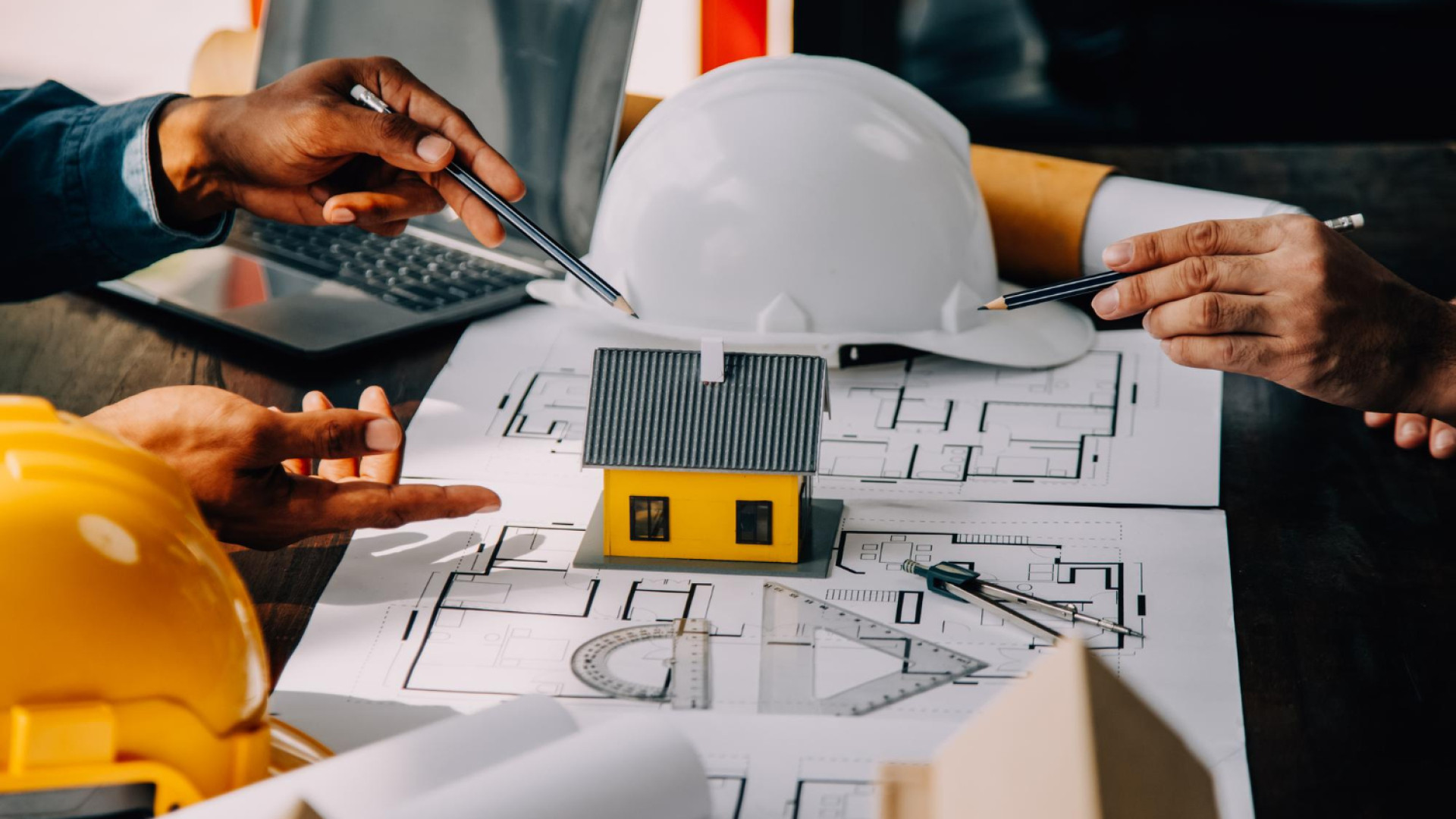 Maison de plain-pied ou à étage : que choisir pour son projet de construction ?